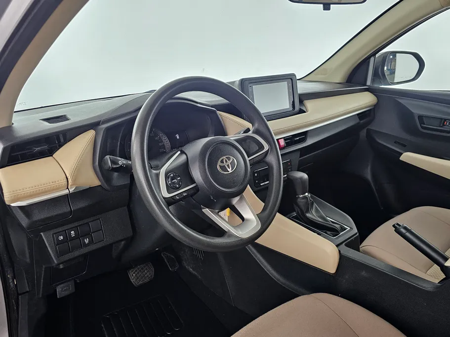 2023 Toyota Yaris  Y 