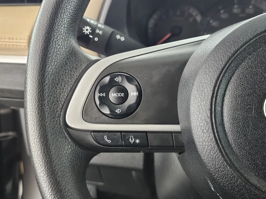 2023 Toyota Yaris  Y 