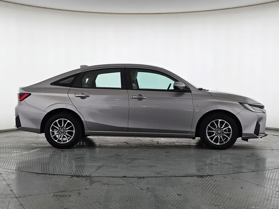 2023 Toyota Yaris  Y 