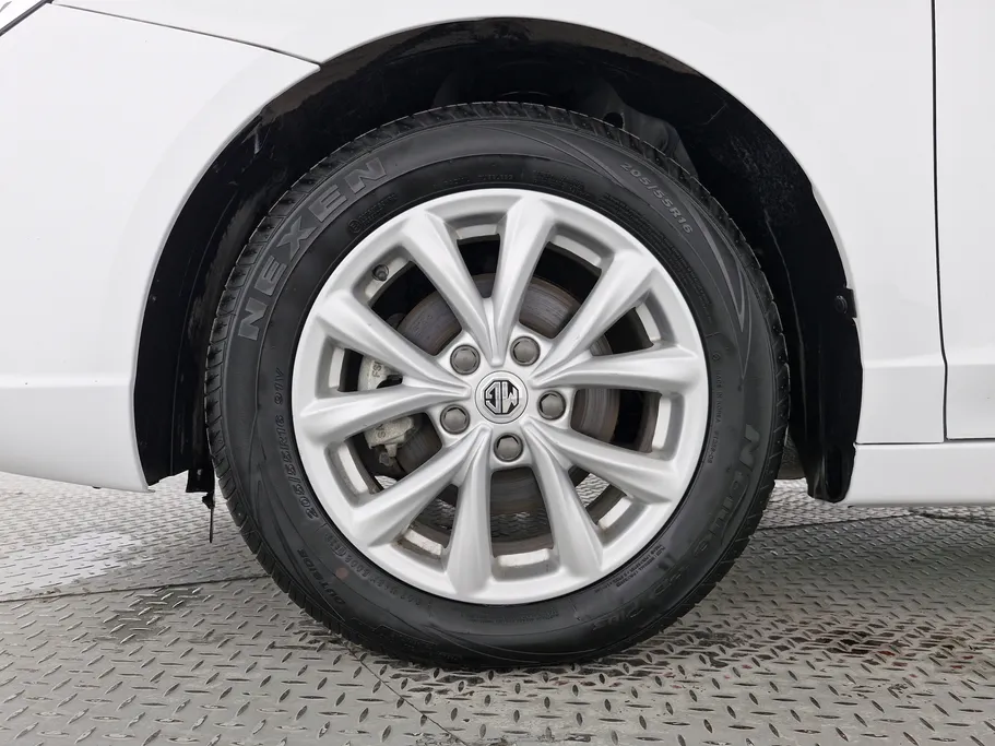 ام جي 5 COM 2022 