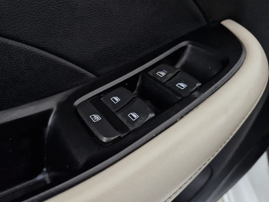 ام جي 5 COM 2022 