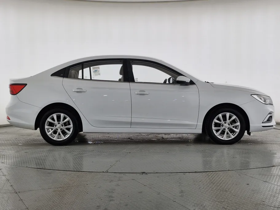 ام جي 5 COM 2022 