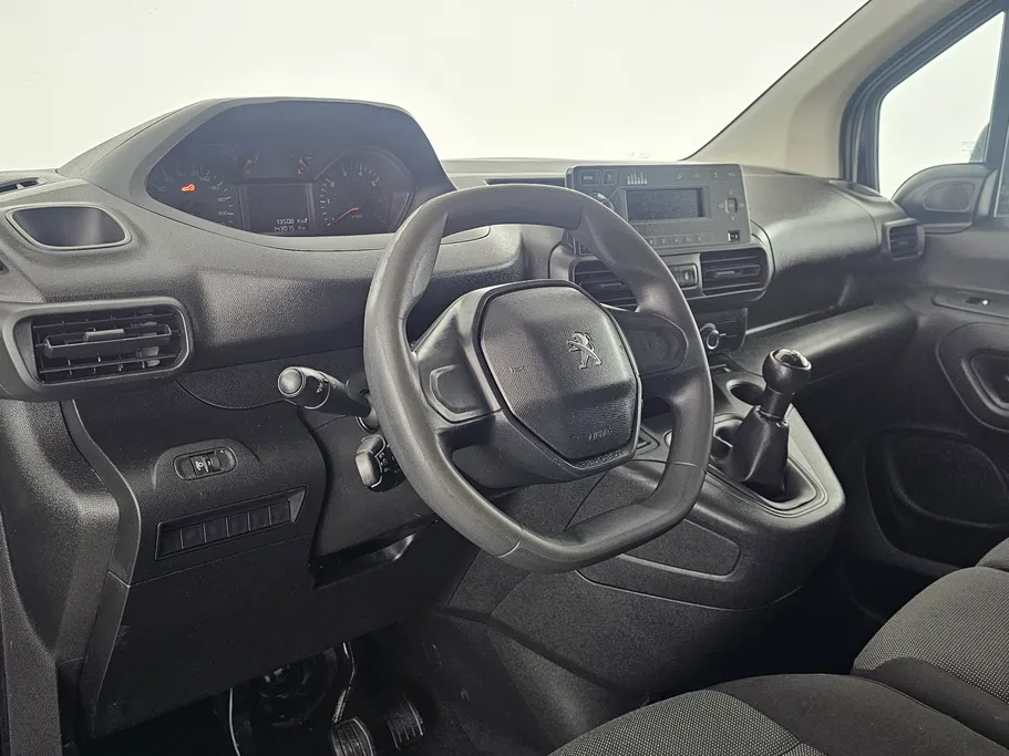 2022 Peugeot Partner Long van 