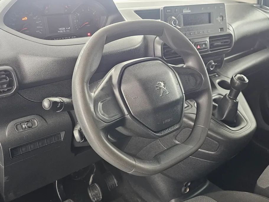 2022 Peugeot Partner Long van 