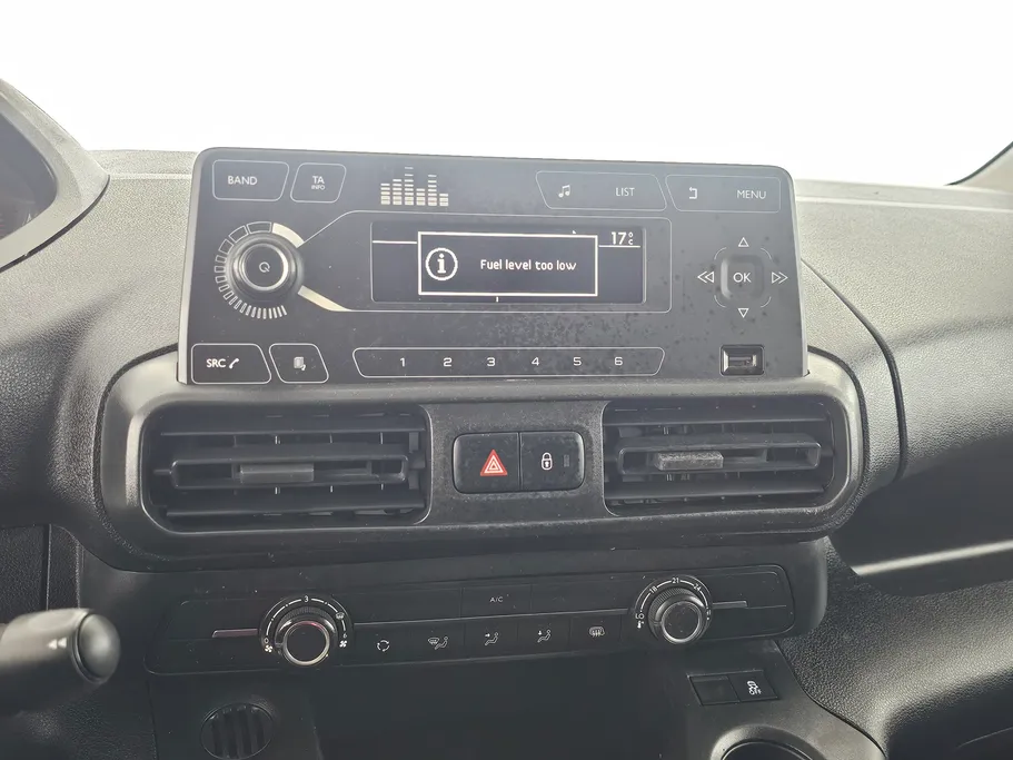 2022 Peugeot Partner Long van 