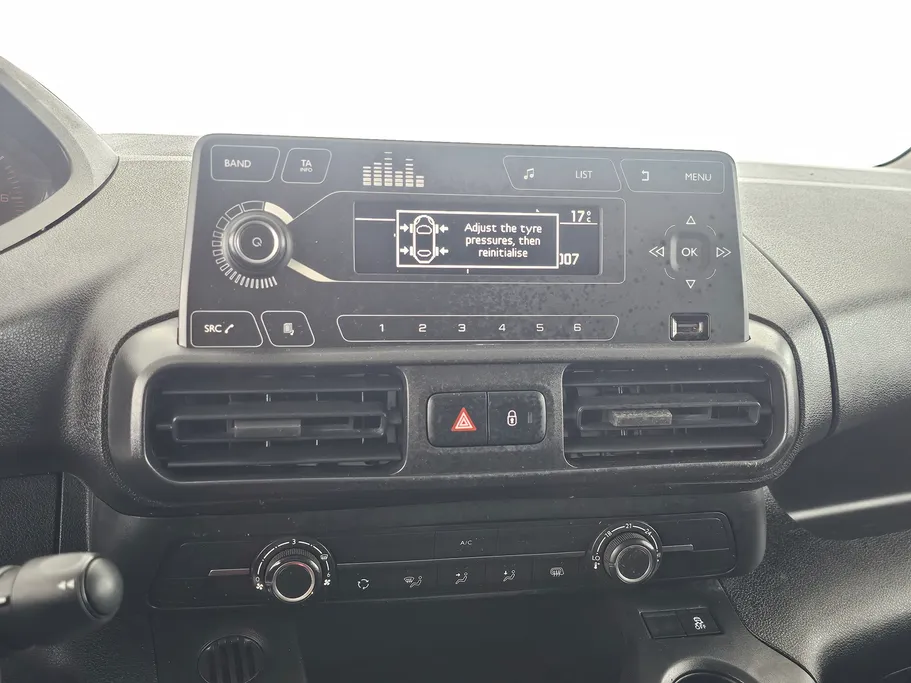 2022 Peugeot Partner Long van 