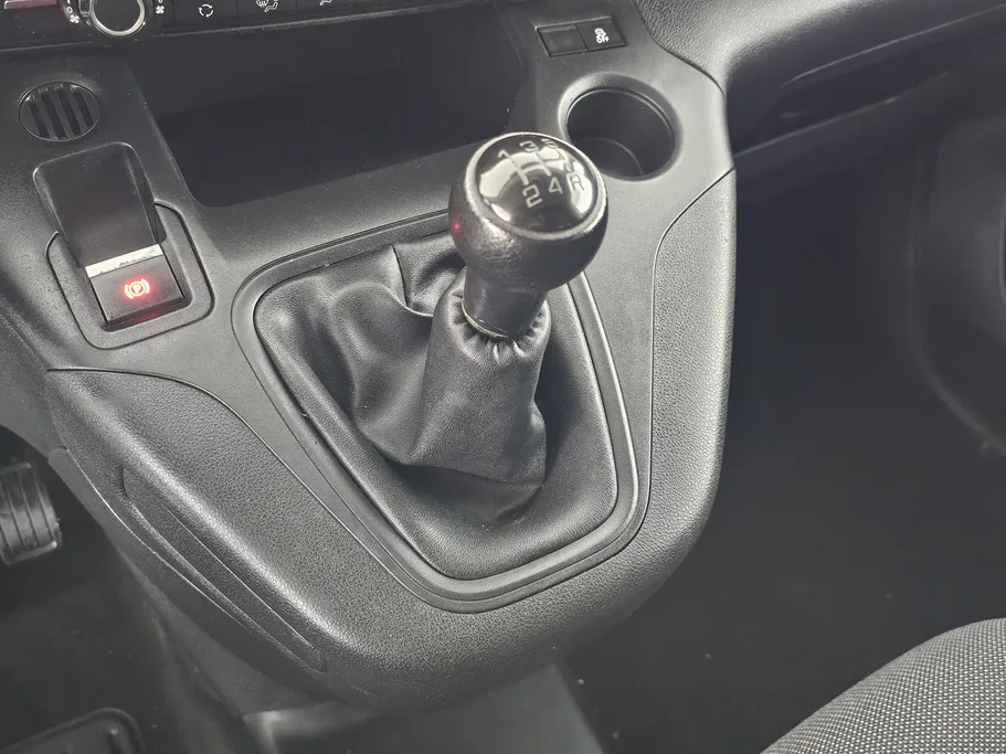 2022 Peugeot Partner Long van 