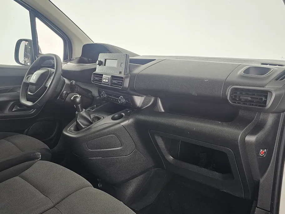 2022 Peugeot Partner Long van 