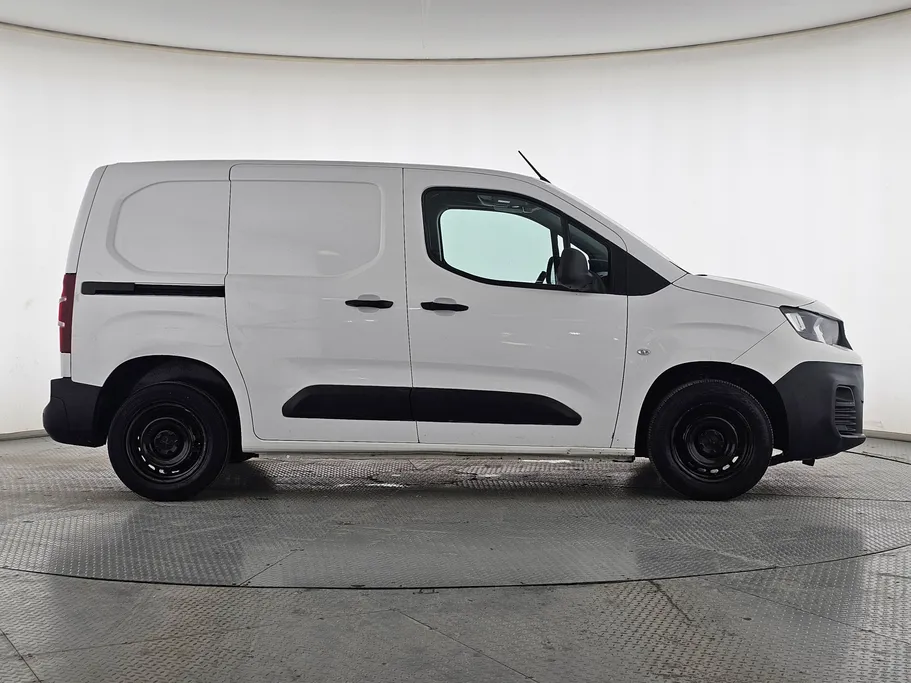 2022 Peugeot Partner Long van 
