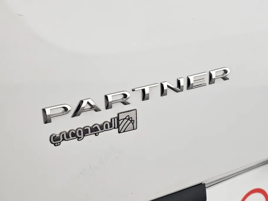 2022 Peugeot Partner Long van 