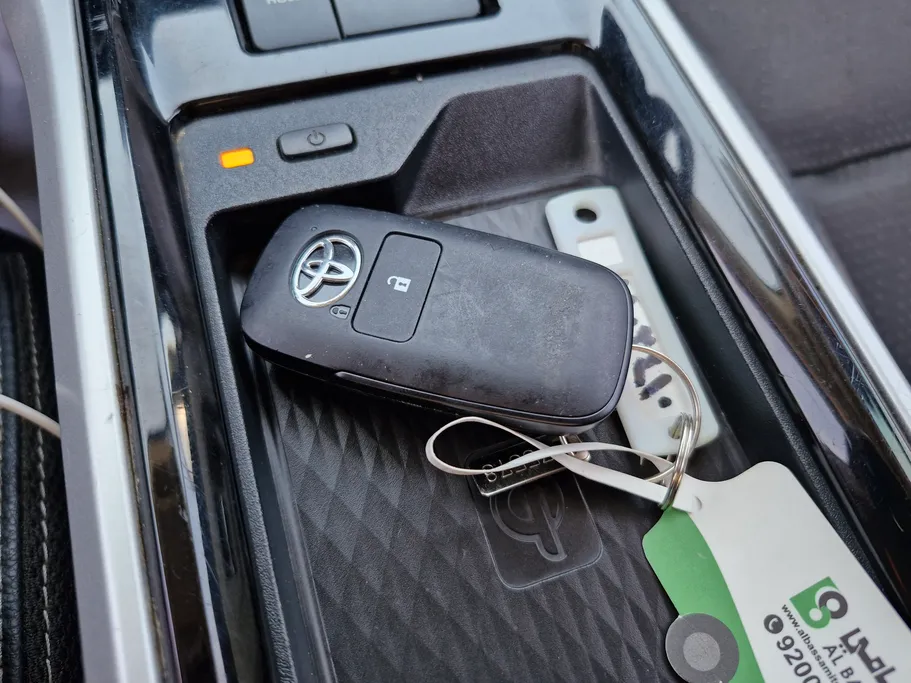 تويوتا فيلوز GLX 2024 