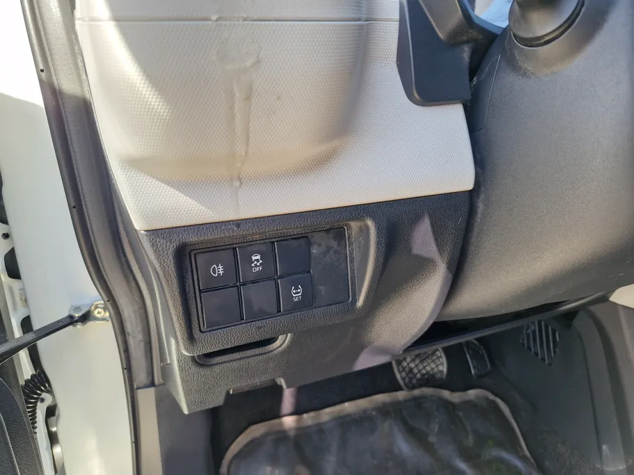 تويوتا فيلوز GLX 2024 