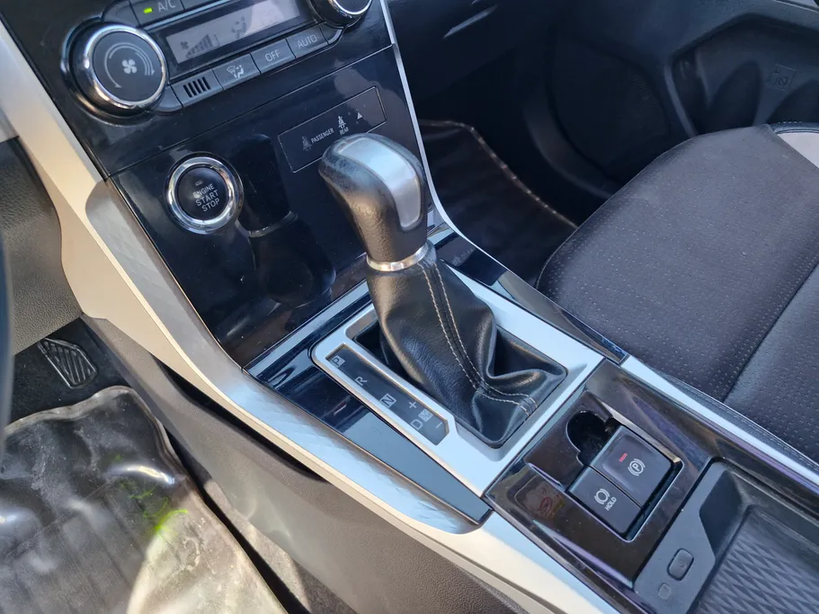 تويوتا فيلوز GLX 2024 