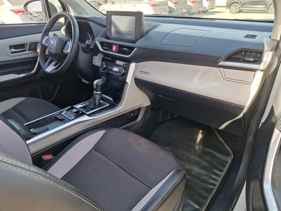 تويوتا فيلوز GLX 2024 