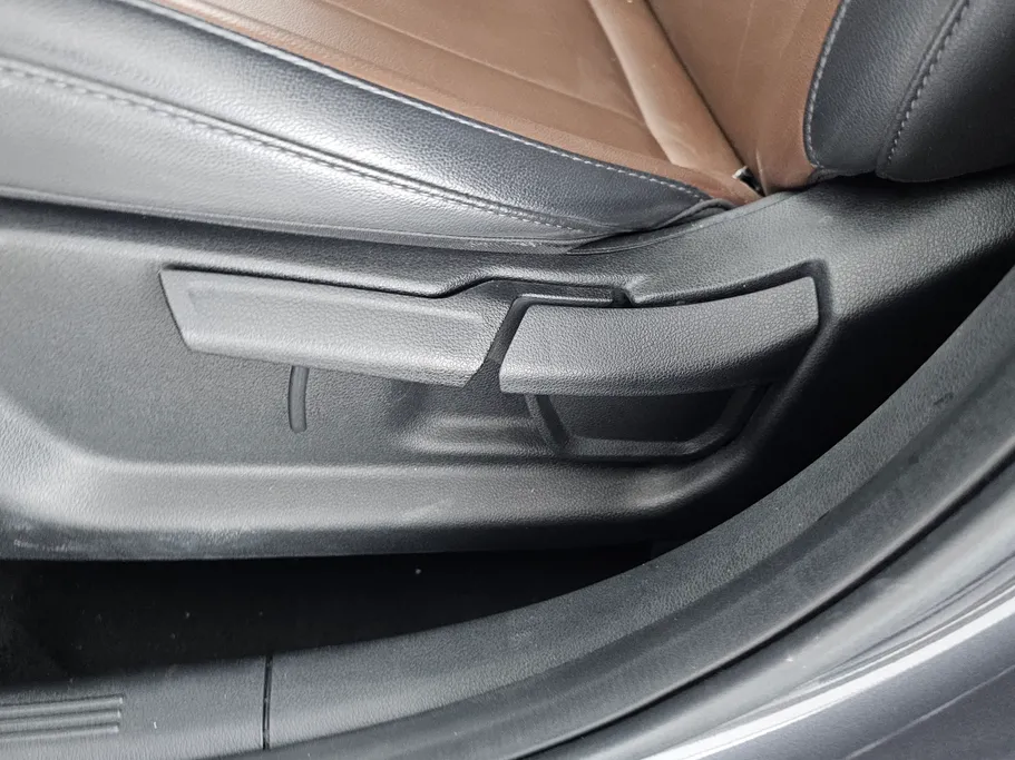 2023 Hyundai Creta Comfort (Two Tone) 