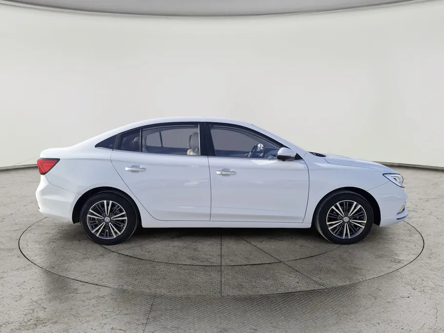 ام جي 5 LUX 2023 