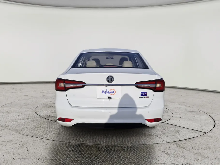 ام جي 5 LUX 2023 