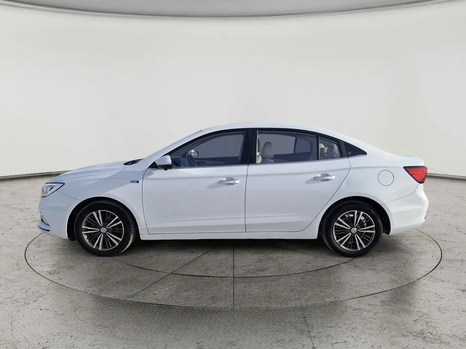 ام جي 5 LUX 2023 