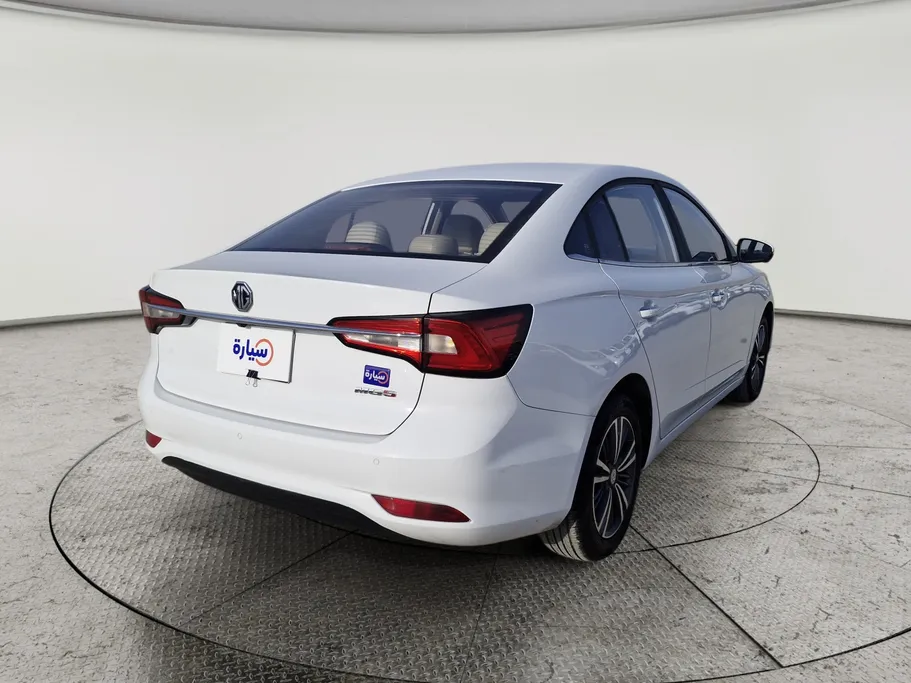 ام جي 5 LUX 2023 