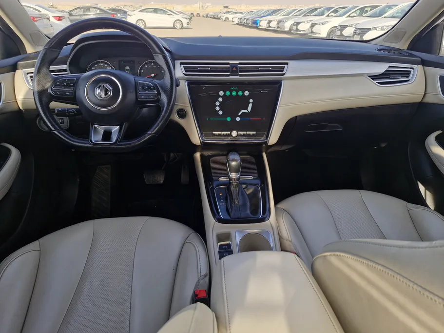 ام جي 5 LUX 2023 