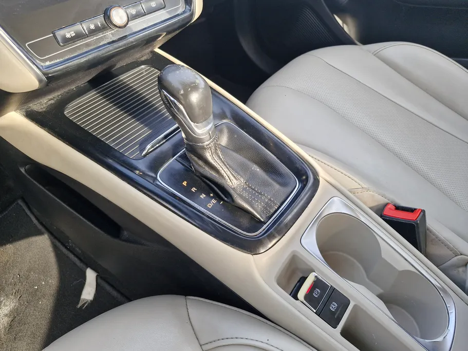 ام جي 5 LUX 2023 