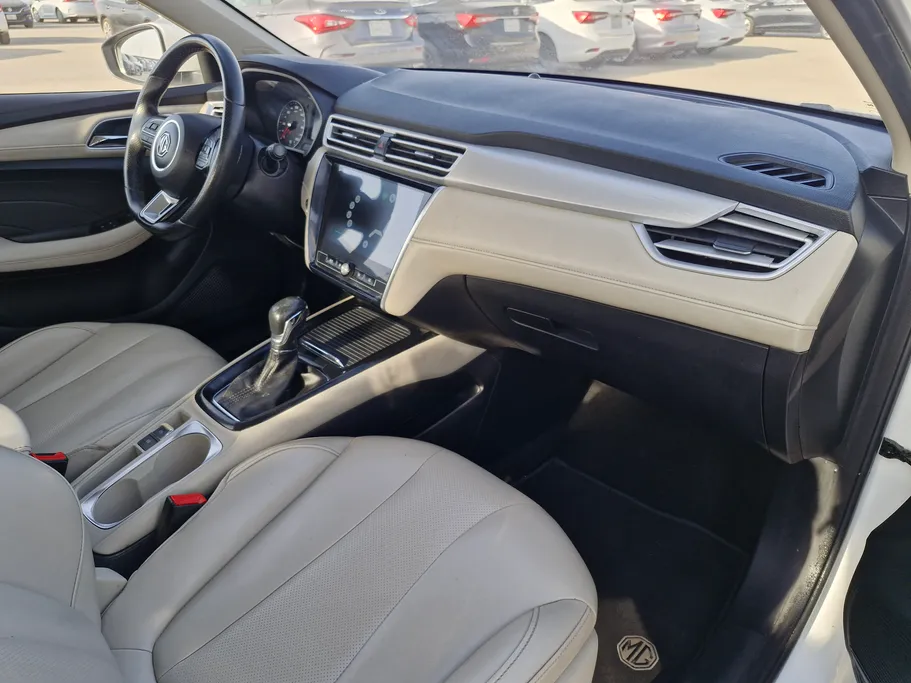 ام جي 5 LUX 2023 