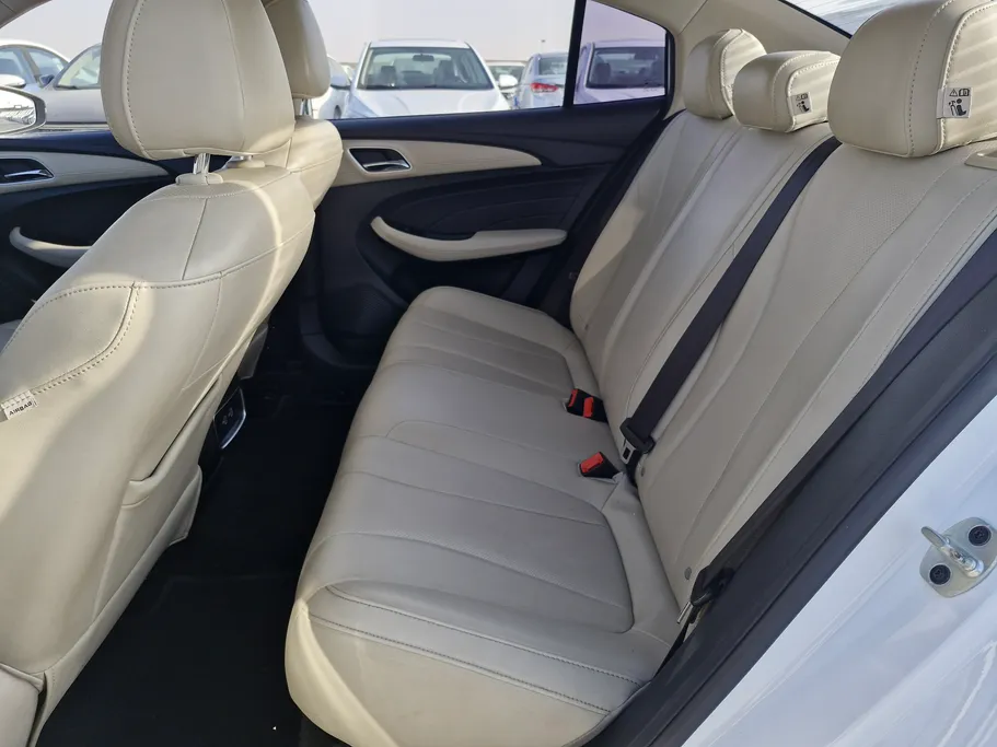 ام جي 5 LUX 2023 