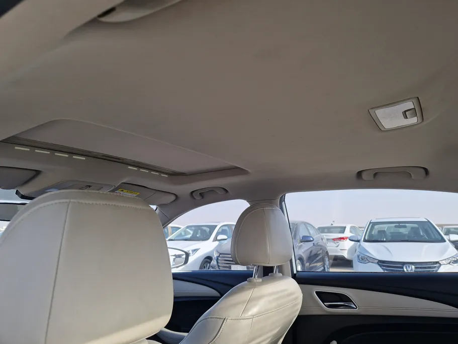 ام جي 5 LUX 2023 