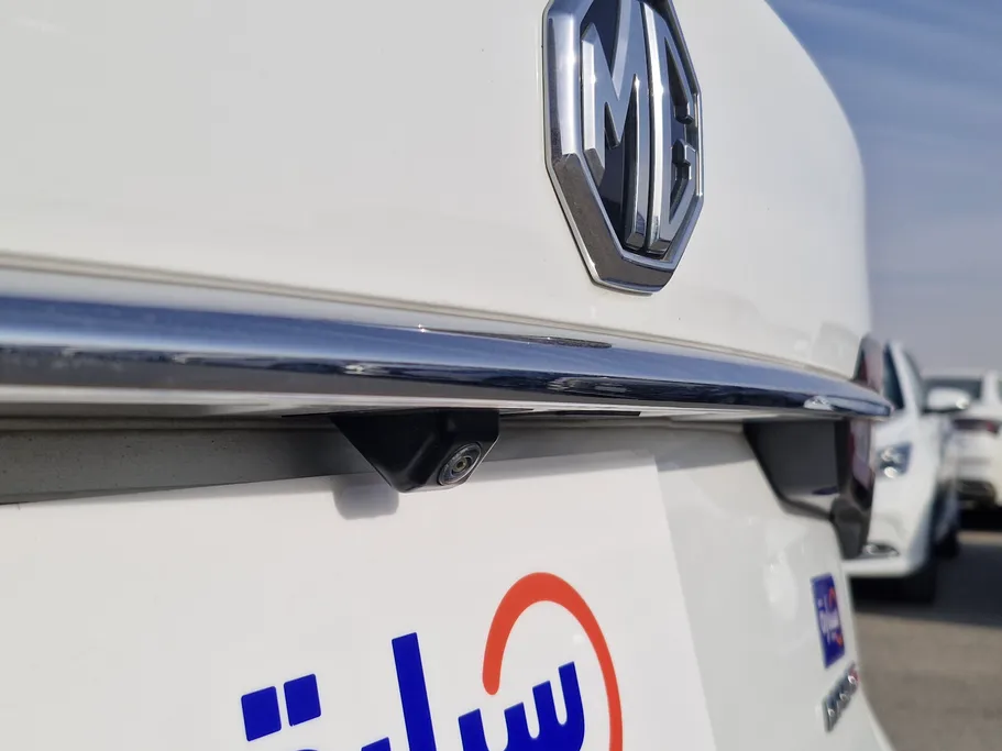 ام جي 5 LUX 2023 