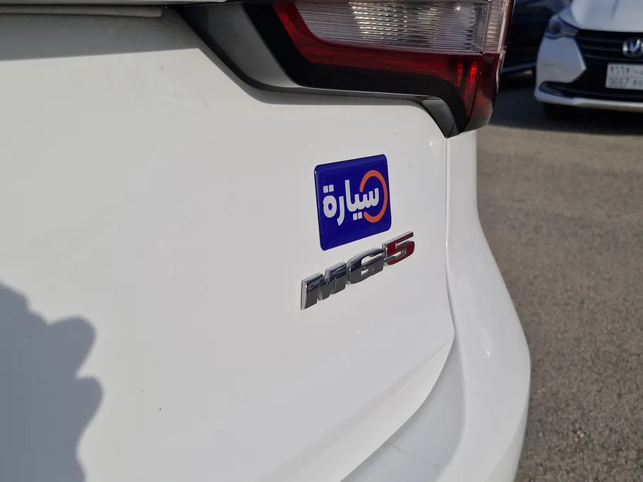 ام جي 5 LUX 2023 