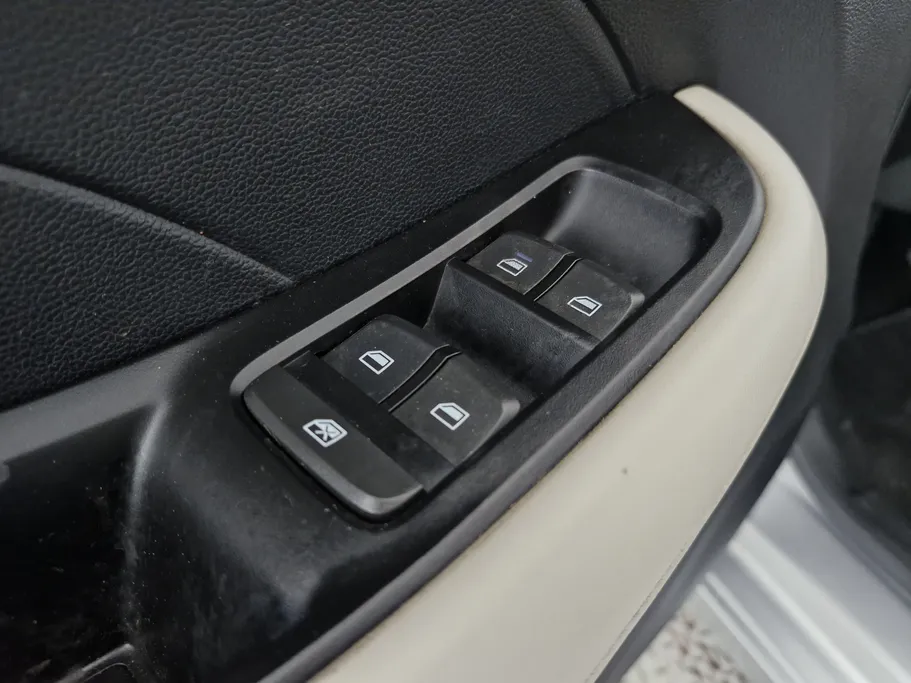 ام جي 5 COM 2022 