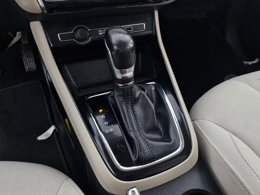 ام جي 5 COM 2022 