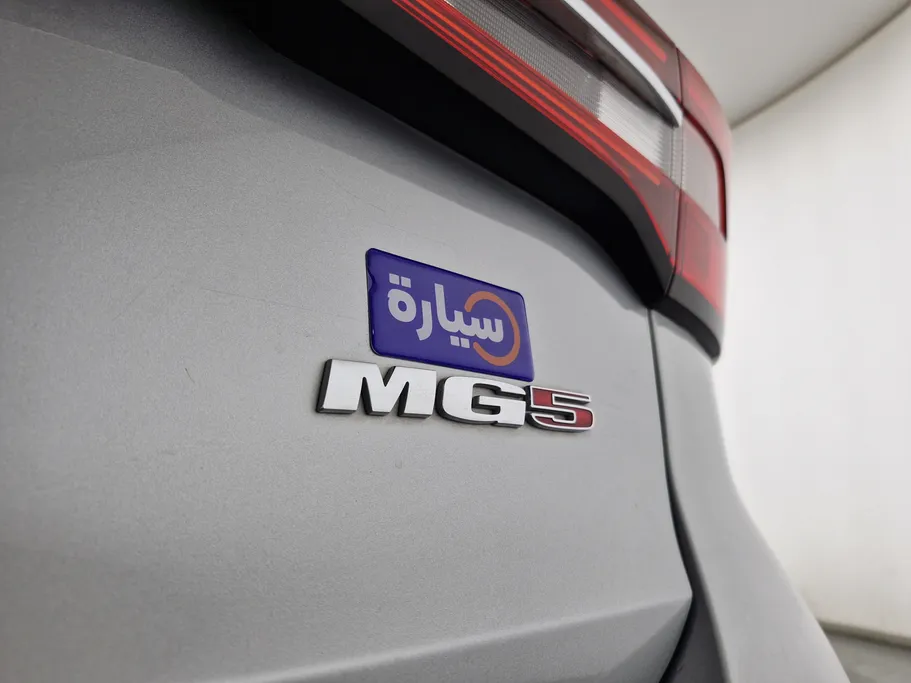 ام جي 5 COM 2022 