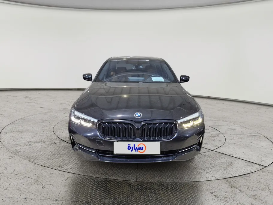بي ام دبليو الفئة الخامسة 520i 2022 