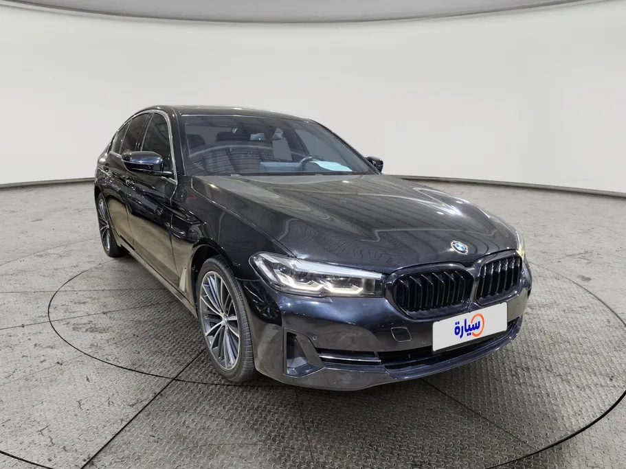 بي ام دبليو الفئة الخامسة 520i 2022 