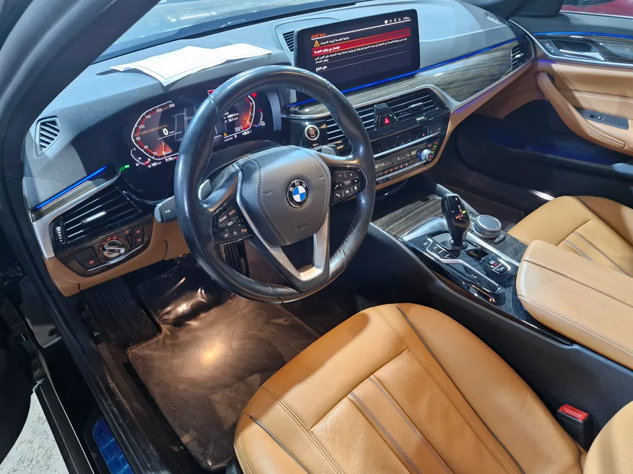 بي ام دبليو الفئة الخامسة 520i 2022 