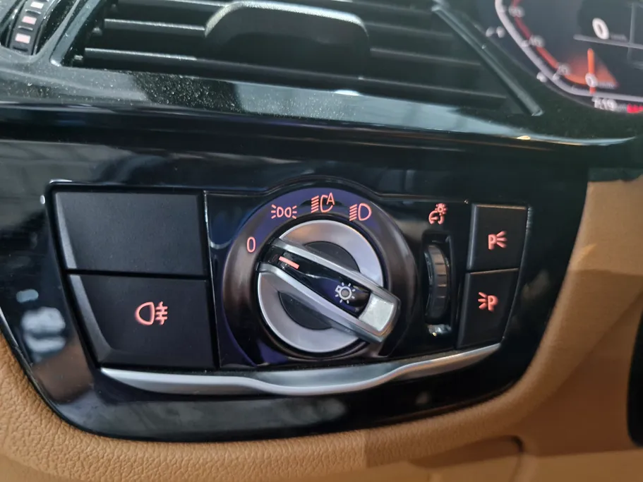 بي ام دبليو الفئة الخامسة 520i 2022 