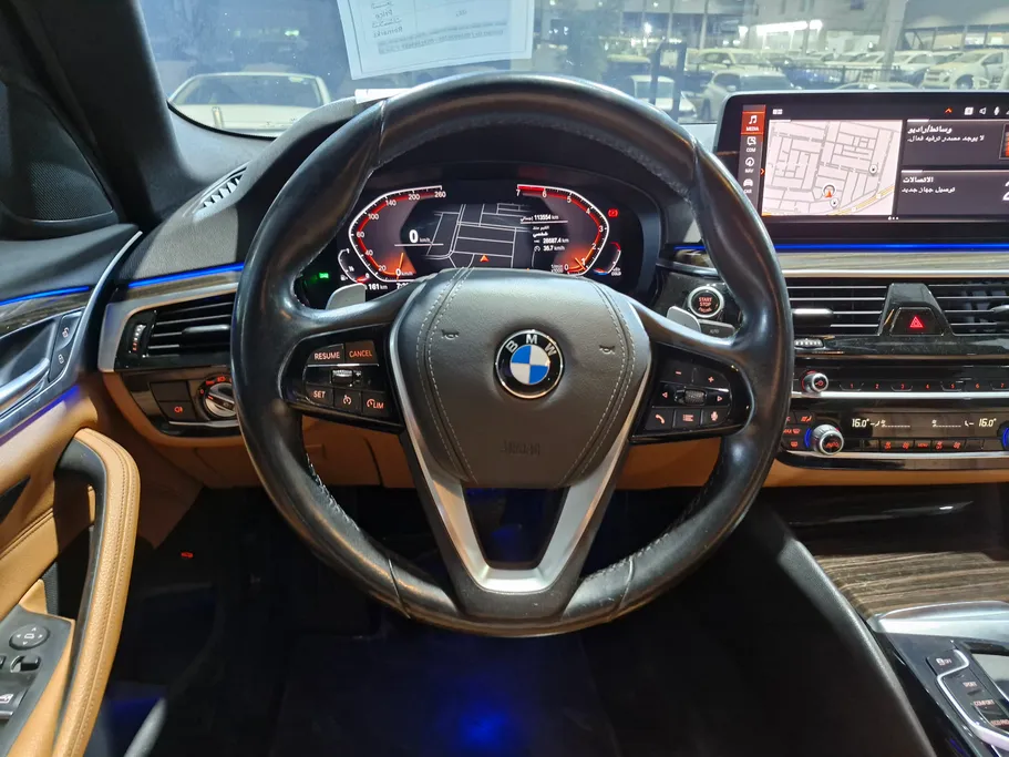 بي ام دبليو الفئة الخامسة 520i 2022 