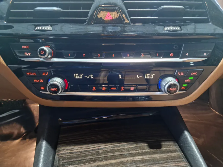 بي ام دبليو الفئة الخامسة 520i 2022 