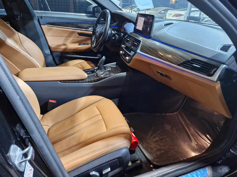 بي ام دبليو الفئة الخامسة 520i 2022 