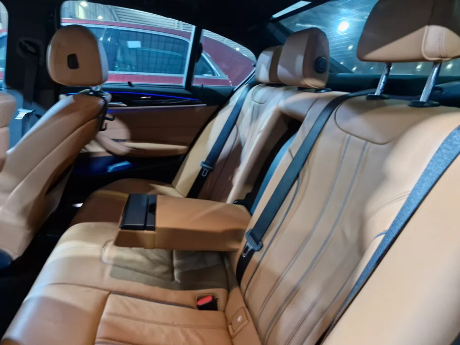 بي ام دبليو الفئة الخامسة 520i 2022 