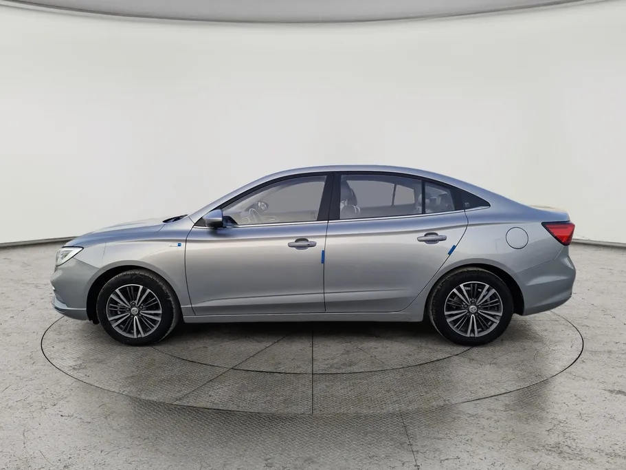 ام جي 5 LUX 2023 