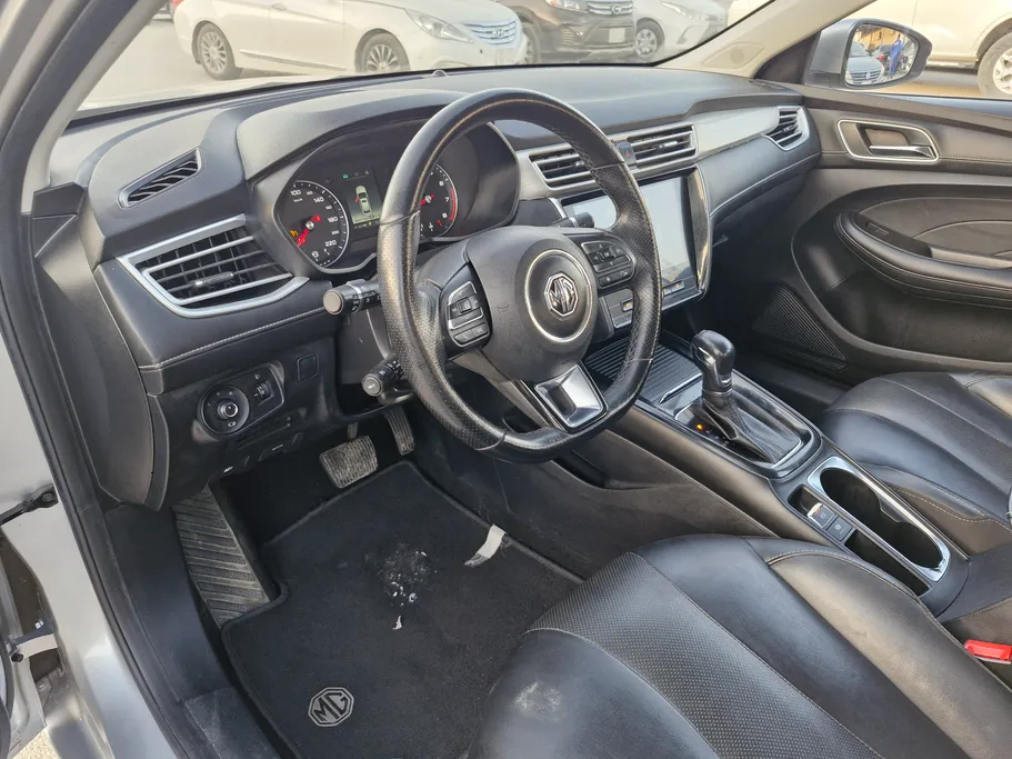 ام جي 5 LUX 2023 