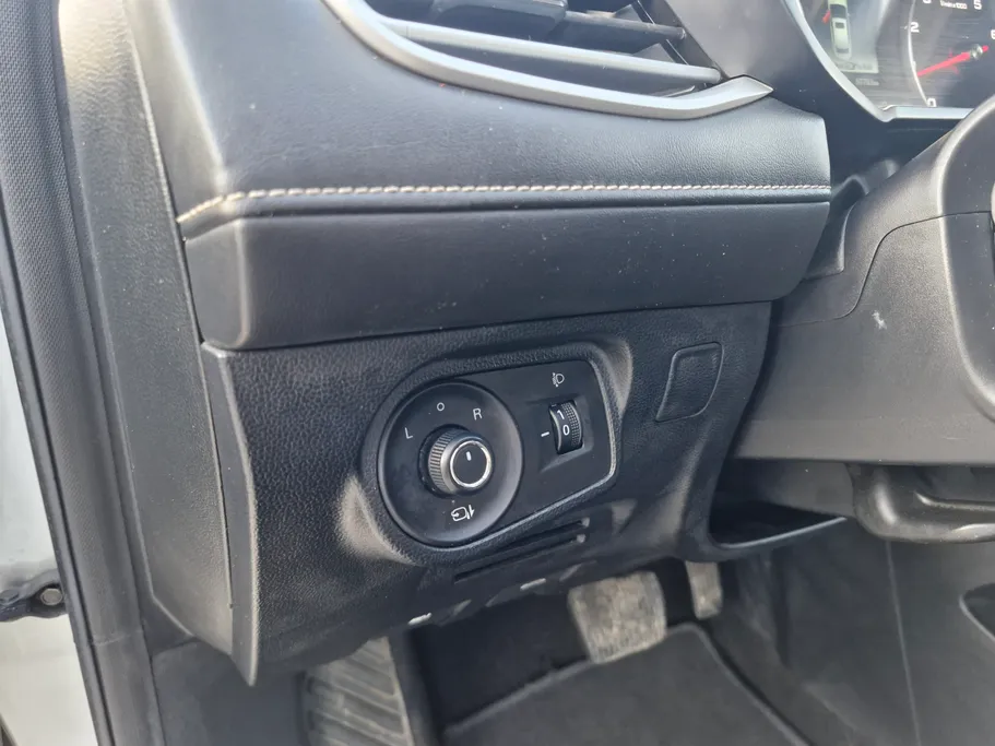 ام جي 5 LUX 2023 