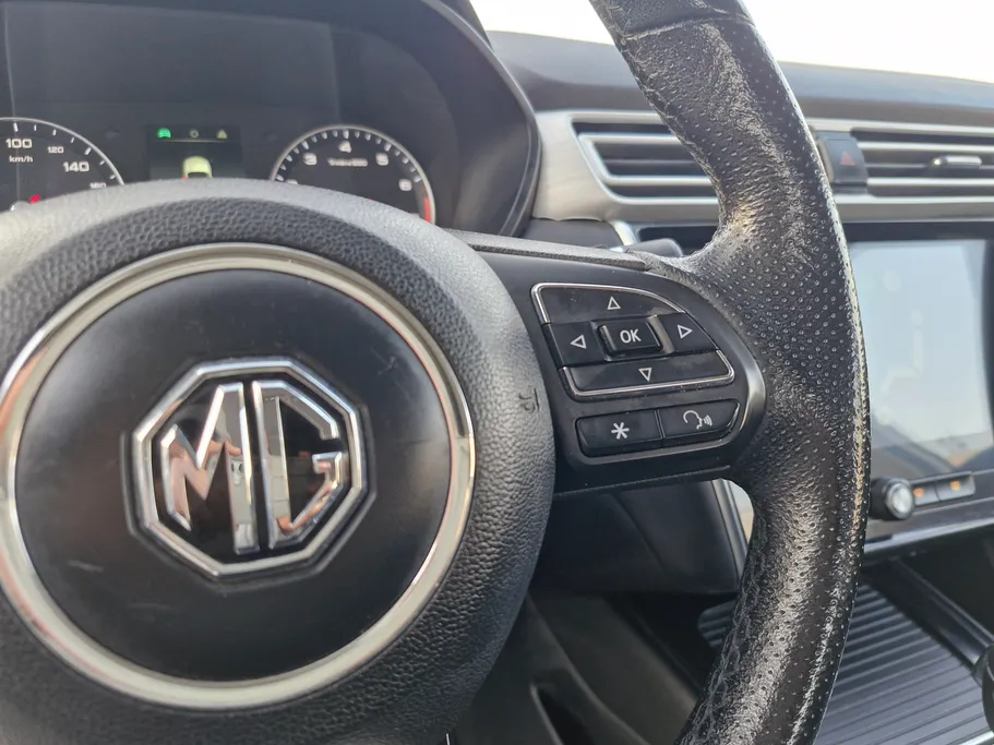 ام جي 5 LUX 2023 