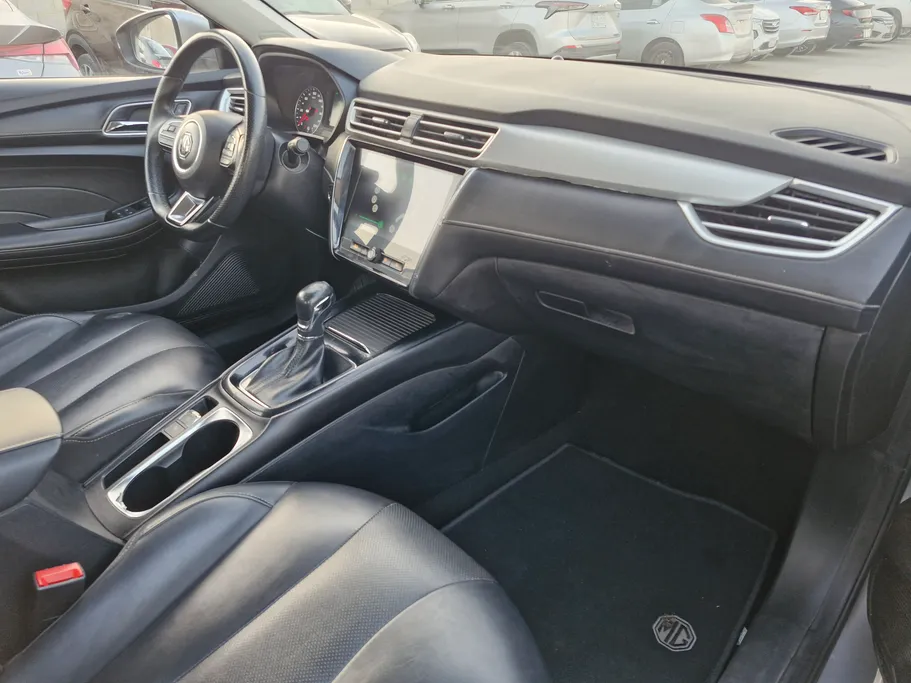 ام جي 5 LUX 2023 