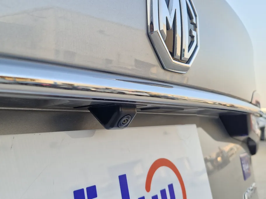 ام جي 5 LUX 2023 