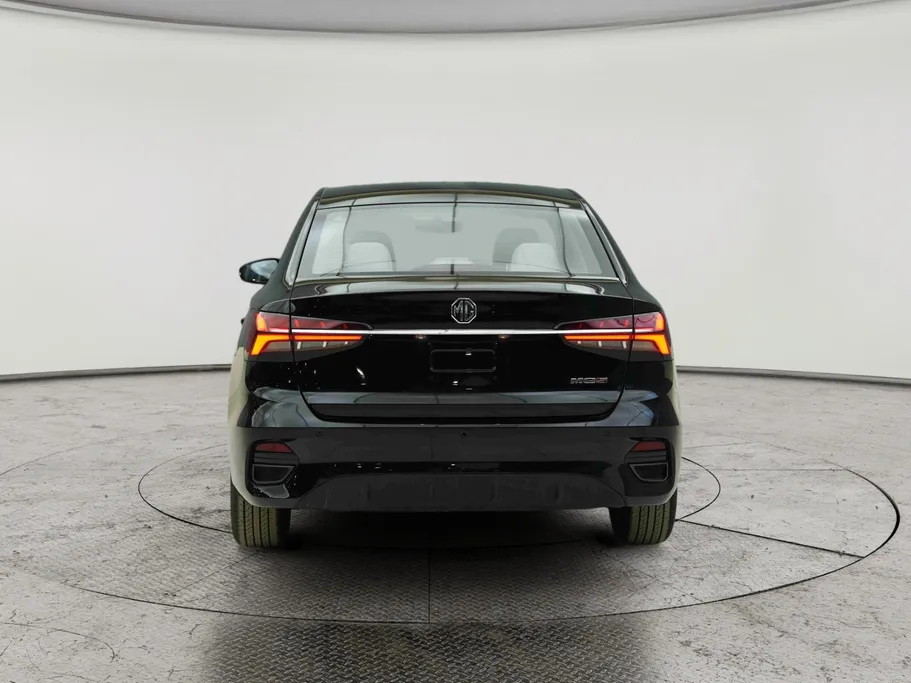 ام جي 5 ستاندر الشكل الجديد 2025 