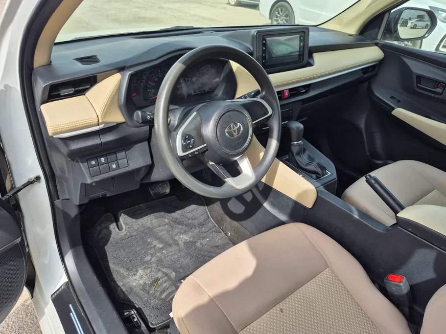 2023 Toyota Yaris  Y 