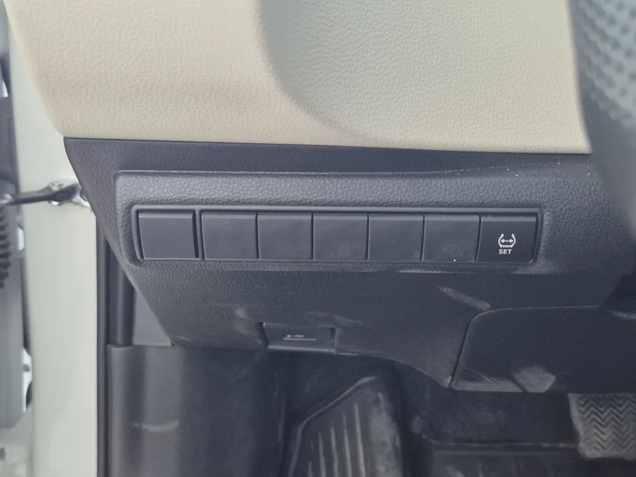 تويوتا كورولا XLI 2025 